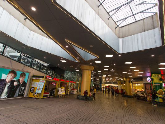 商場(chǎng)頂棚鋼結(jié)構(gòu)